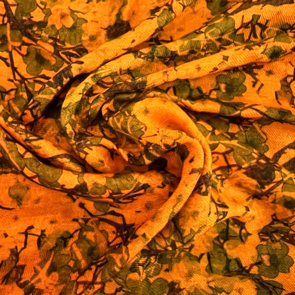 Floral wool scarf - Picture 6 of 11